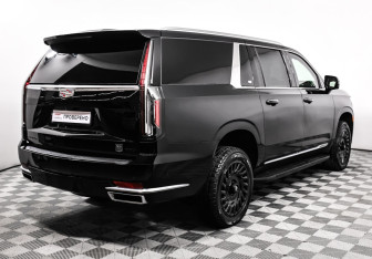 Подержанный автомобиль Cadillac Escalade Suv 2022 года (5 фото)