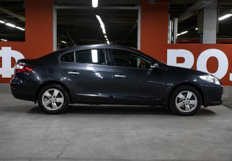 Подержанный автомобиль Renault Fluence 2010 года (4 фото)