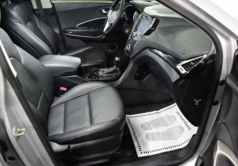 Подержанный автомобиль Hyundai Santa Fe 2012 года (7 фото)