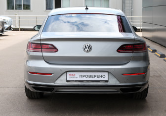 Подержанный автомобиль Volkswagen Arteon 2019 года (6 фото)