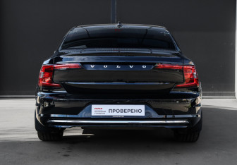 Подержанный автомобиль Volvo S90 2021 года (5 фото)