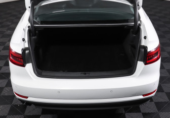 Подержанный автомобиль Audi A4 Sedan 2017 года (10 фото)