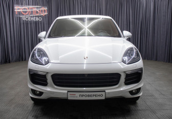 Подержанный автомобиль Porsche Cayenne 2017 года (2 фото)