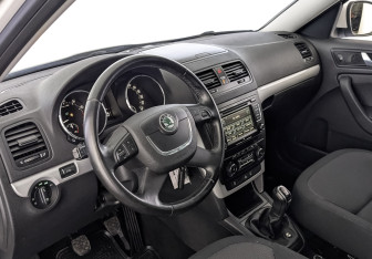 Подержанный автомобиль Skoda Yeti 2012 года (15 фото)