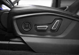Подержанный автомобиль Audi Q7 2021 года (28 фото)