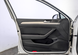 Подержанный автомобиль Volkswagen Passat Sedan 2020 года (19 фото)
