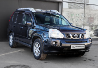Подержанный автомобиль Nissan X-Trail 2010 года (3 фото)