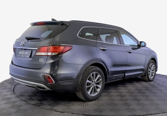 Подержанный автомобиль Hyundai Santa Fe 2017 года (5 фото)