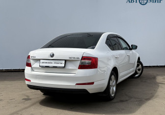 Подержанный автомобиль Skoda Octavia Liftback 2015 года (5 фото)