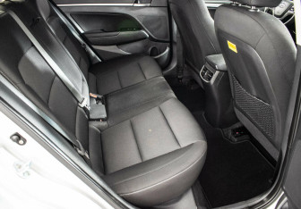 Подержанный автомобиль Hyundai Elantra Sedan 2018 года (7 фото)