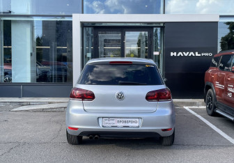Подержанный автомобиль Volkswagen Golf Hatchback 2009 года (6 фото)
