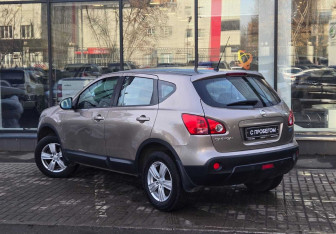 Подержанный автомобиль Nissan Qashqai 2009 года (6 фото)