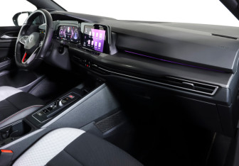 Подержанный автомобиль Volkswagen Golf GTI Hatchback 2021 года (11 фото)