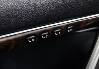 Подержанный автомобиль Toyota Land Cruiser Suv 2014 года (12 фото)