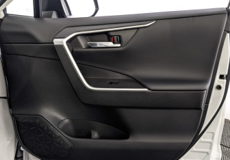 Подержанный автомобиль Toyota RAV4 2024 года (25 фото)