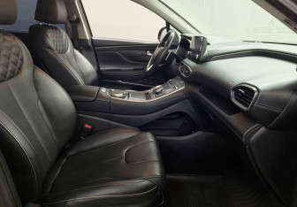 Подержанный автомобиль Hyundai Santa Fe 2021 года (9 фото)