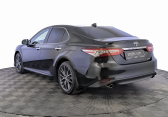 Подержанный автомобиль Toyota Camry Sedan 2023 года (7 фото)