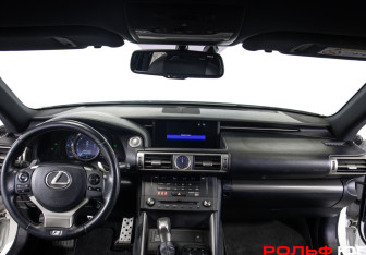 Подержанный автомобиль Lexus IS Sedan 2015 года (10 фото)