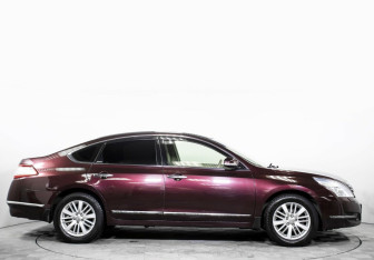 Подержанный автомобиль Nissan Teana 2012 года (4 фото)
