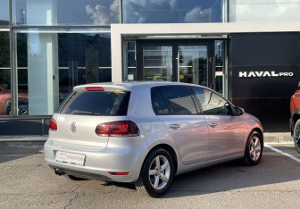 Подержанный автомобиль Volkswagen Golf Hatchback 2009 года (5 фото)