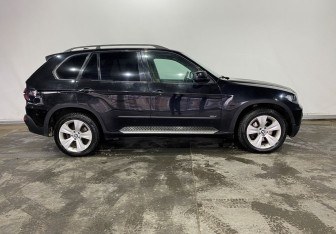 Подержанный автомобиль BMW X5 2007 года (8 фото)