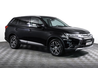 Подержанный автомобиль Mitsubishi Outlander 2015 года (3 фото)