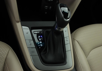 Подержанный автомобиль Hyundai Elantra Sedan 2020 года (10 фото)