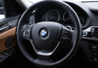 Подержанный автомобиль BMW X4 2017 года (15 фото)