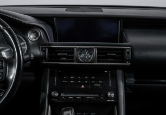 Подержанный автомобиль Lexus IS Sedan 2017 года (13 фото)
