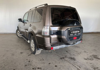 Подержанный автомобиль Mitsubishi Pajero 2014 года (6 фото)
