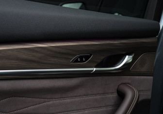 Подержанный автомобиль Geely Monjaro 2025 года (10 фото)