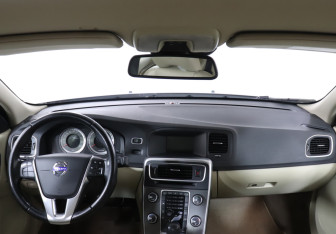 Подержанный автомобиль Volvo S60 2011 года (12 фото)