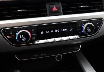 Подержанный автомобиль Audi A4 Sedan 2018 года (10 фото)