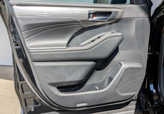 Подержанный автомобиль Toyota Highlander 2025 года (20 фото)