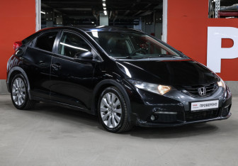 Подержанный автомобиль Honda Civic Hatchback 2012 года (2 фото)