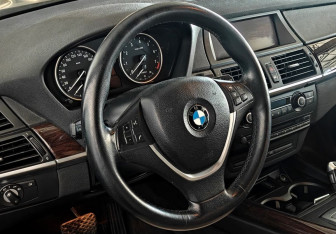 Подержанный автомобиль BMW X5 2012 года (12 фото)
