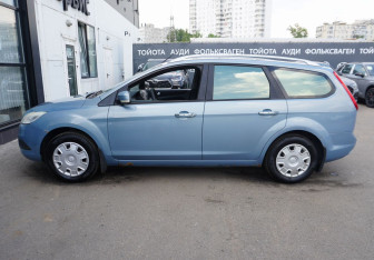 Подержанный автомобиль Ford Focus Wagon 2010 года (8 фото)
