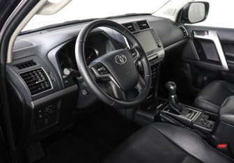 Подержанный автомобиль Toyota Land Cruiser Prado 2022 года (9 фото)