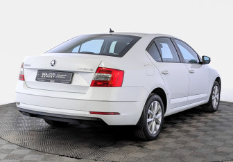 Подержанный автомобиль Skoda Octavia Liftback 2019 года (5 фото)