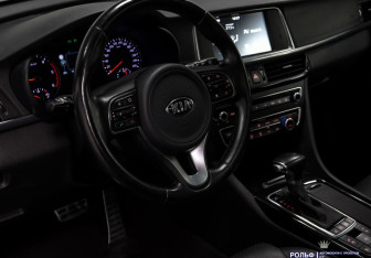 Подержанный автомобиль Kia Optima Wagon 2016 года (10 фото)