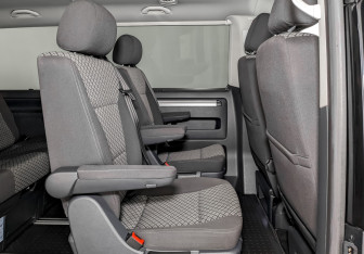 Подержанный автомобиль Volkswagen Multivan 2021 года (12 фото)