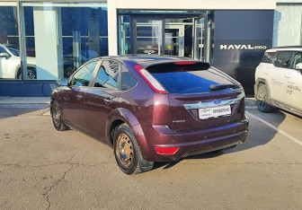 Подержанный автомобиль Ford Focus Hatchback 2010 года (7 фото)