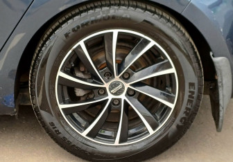 Подержанный автомобиль Volkswagen Golf Hatchback 2012 года (9 фото)
