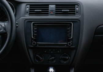 Подержанный автомобиль Volkswagen Jetta Sedan 2015 года (14 фото)