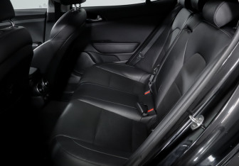 Подержанный автомобиль Kia Stinger 2019 года (10 фото)