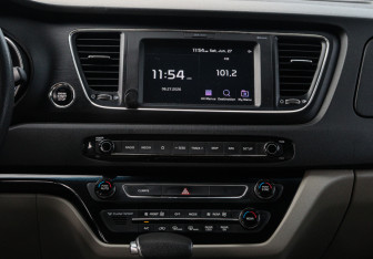 Подержанный автомобиль Kia Carnival 2018 года (12 фото)