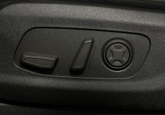 Подержанный автомобиль Kia Carnival 2025 года (19 фото)
