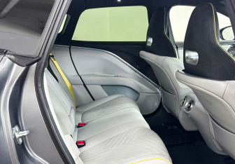 Подержанный автомобиль Avatr 11 2023 года (10 фото)