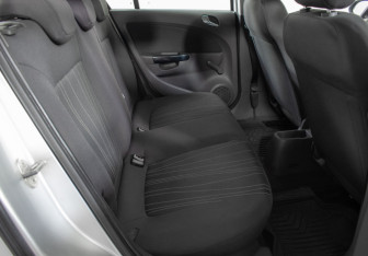Подержанный автомобиль Opel Corsa 2008 года (10 фото)