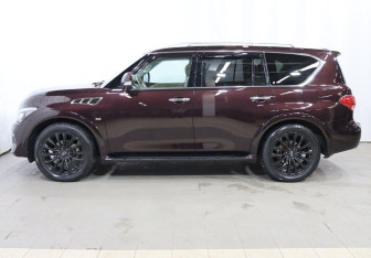 Подержанный автомобиль Infiniti QX80 2015 года (8 фото)